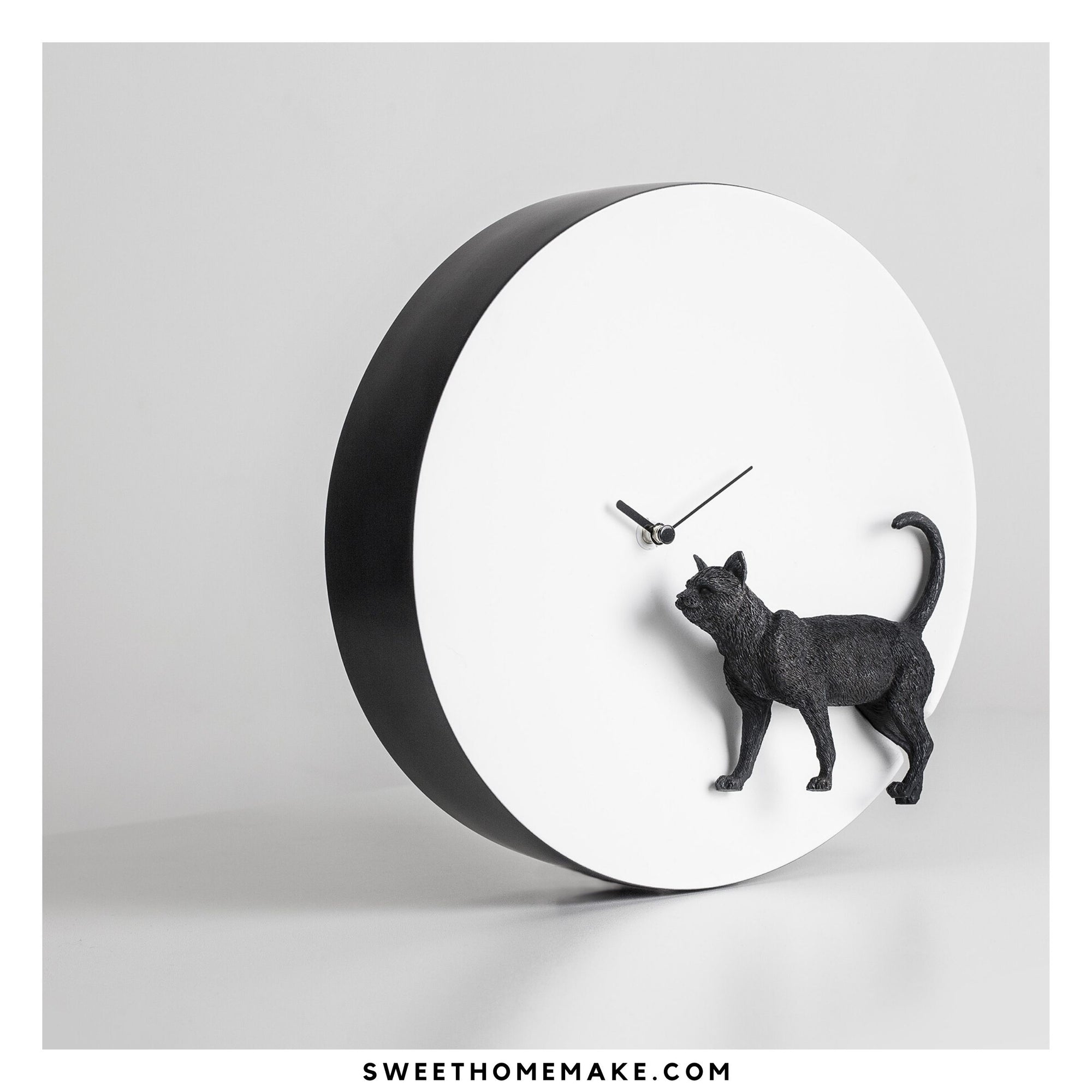 Katteklokke til Minimalistisk Skulptur Interiør: "Hva er Klokka?"