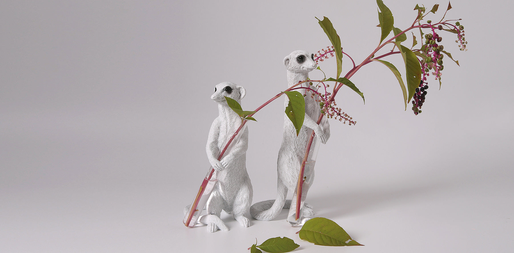 Meerkat Garden Ornaments decorative vases dazzle on the table
