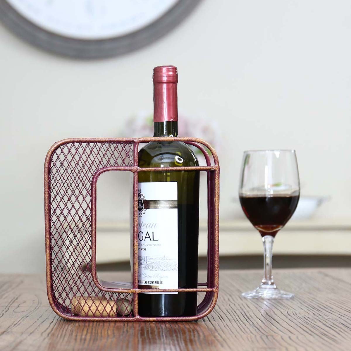 Letter "O" is a decorative items to your single wine bottle holder