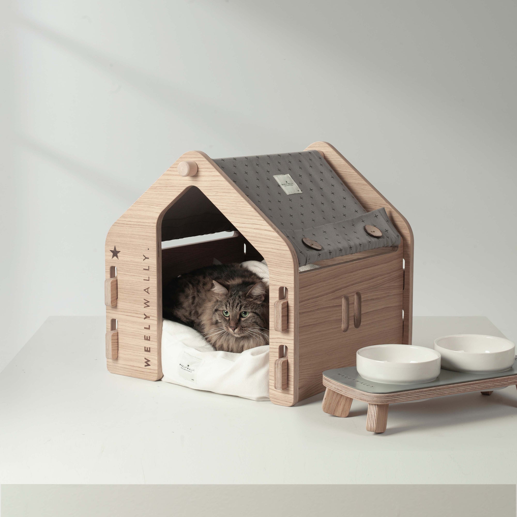A cat house and a bed all in one, Wien is colorful and cozy!