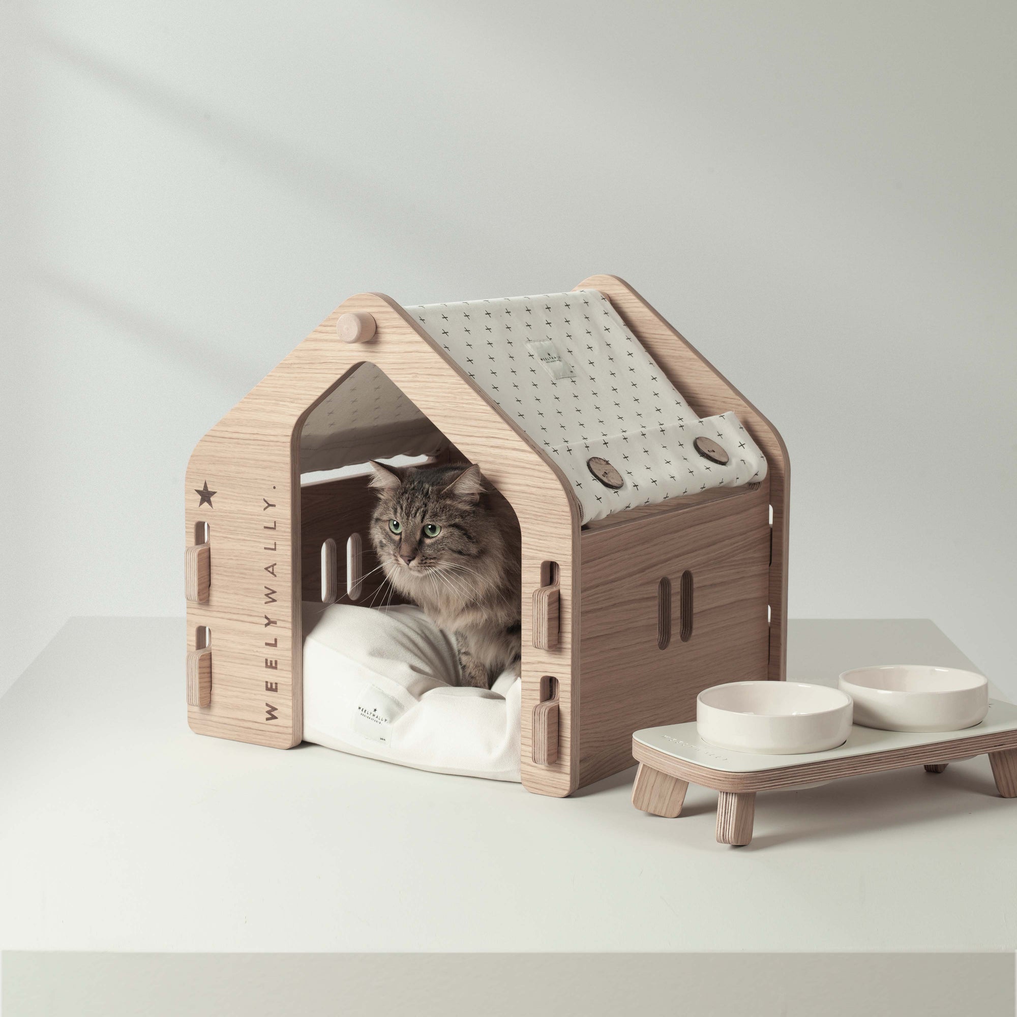 A cat house and a bed all in one, Wien is colorful and cozy!