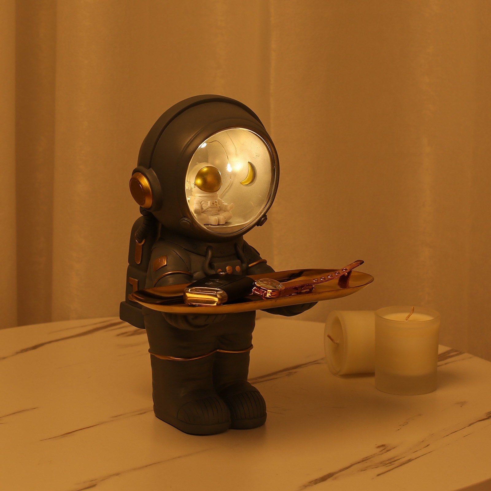 Astronaut figurine is a must-have for those who love the stars, cosmos