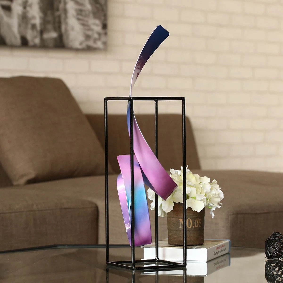 These metal sculptures are a new reflection of space and thought