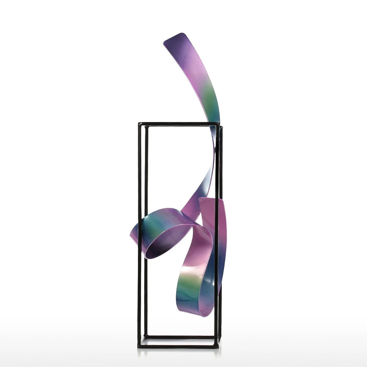 These metal sculptures are a new reflection of space and thought