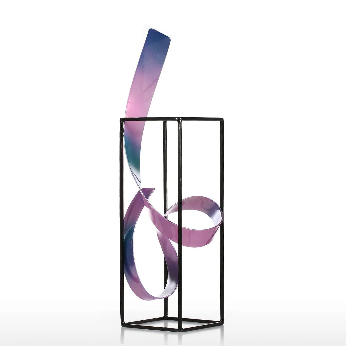 These metal sculptures are a new reflection of space and thought