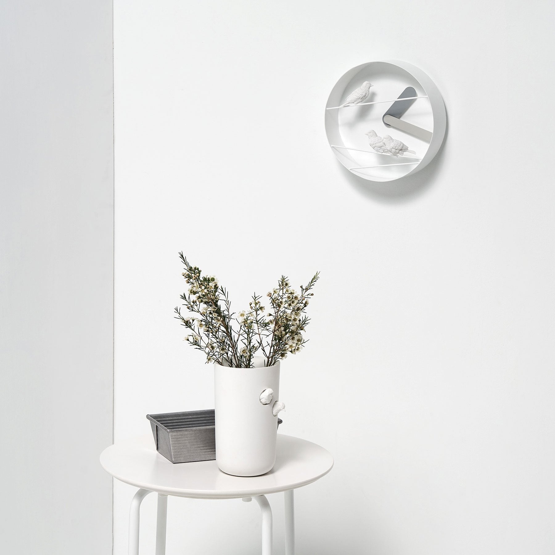 Modern Wall Clock with Bird Sparrow Sculpture Decor