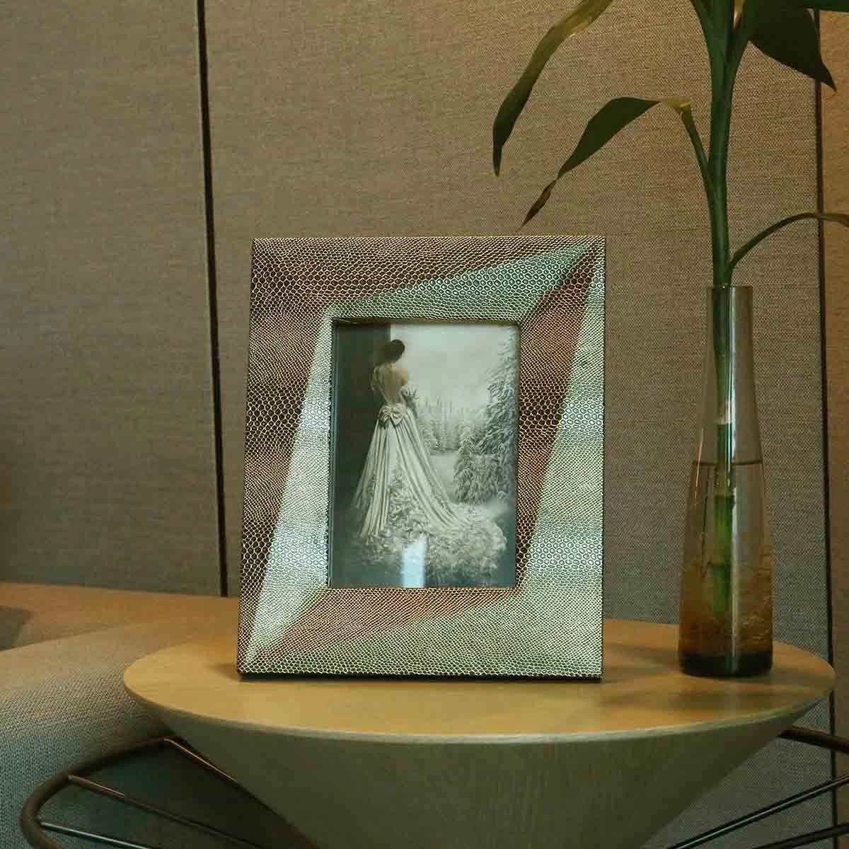 Photo and Picture Frame For Wedding and Anniversary Phography