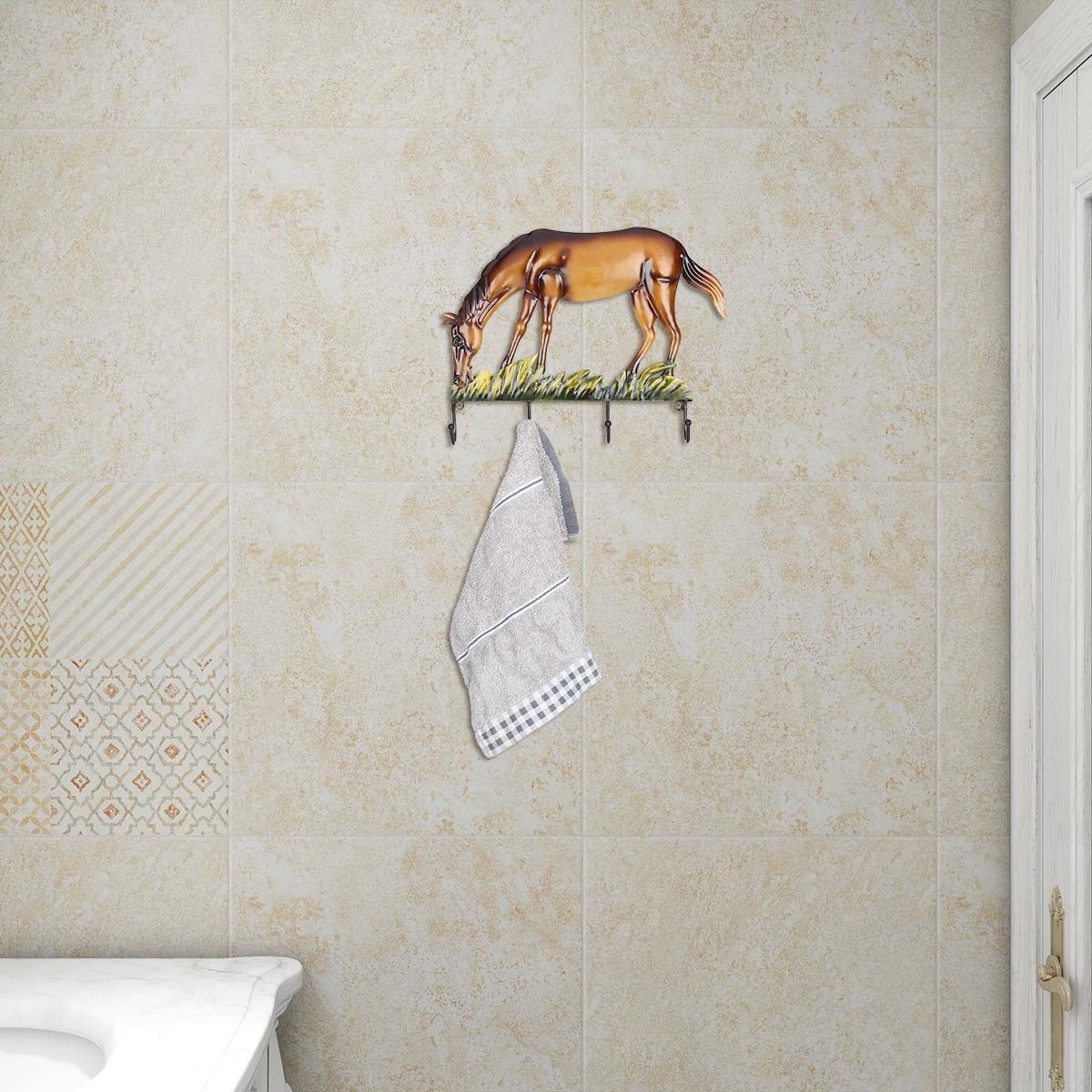This beautiful horse themed and designed wall hook and hanger is now at your service to hang your jackets, bags, towels, hats, keys, umbrellas and other small items