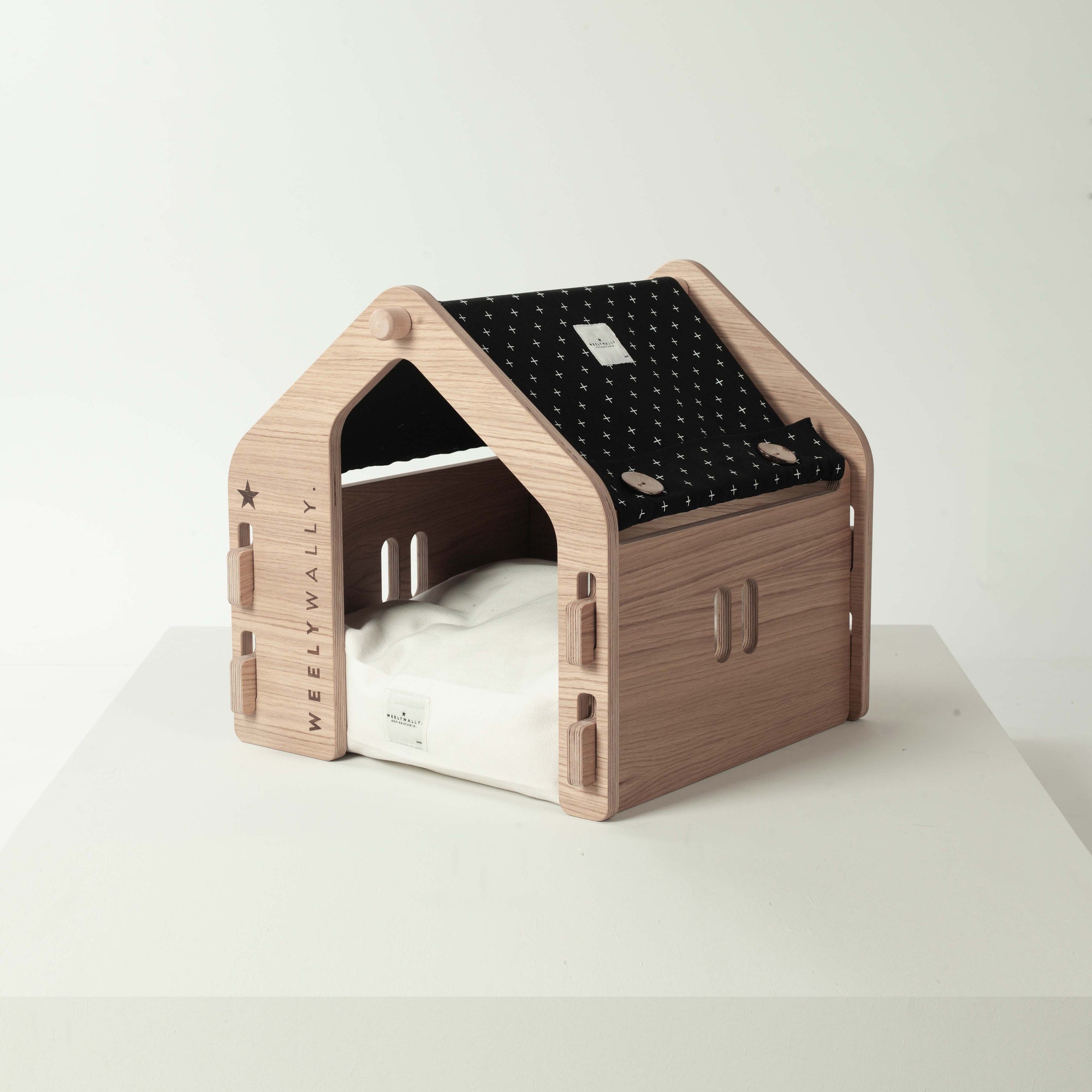 Wien, care your favorite furry friends with indoor dog & cat house bed!