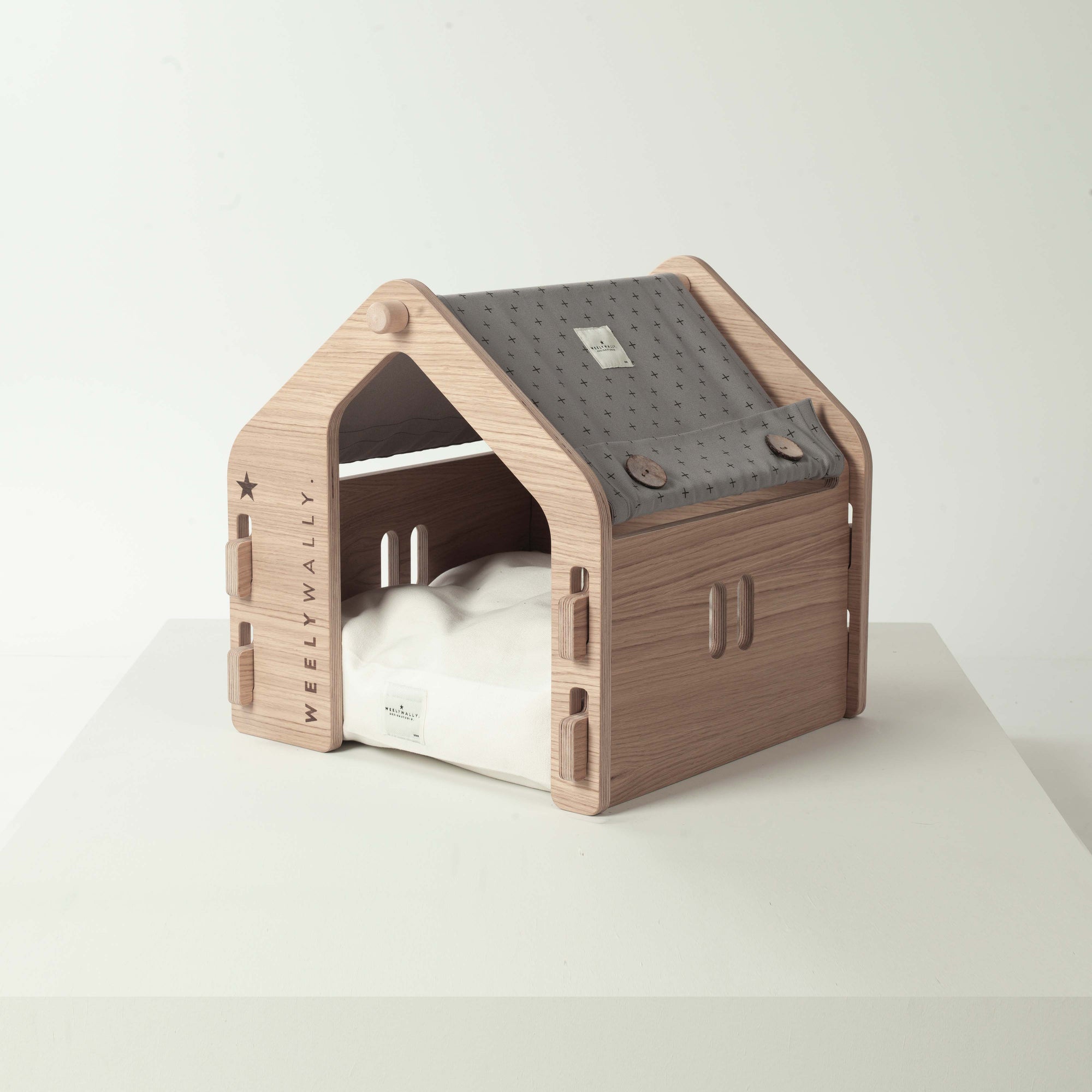 Wien, care your favorite furry friends with indoor dog & cat house bed!