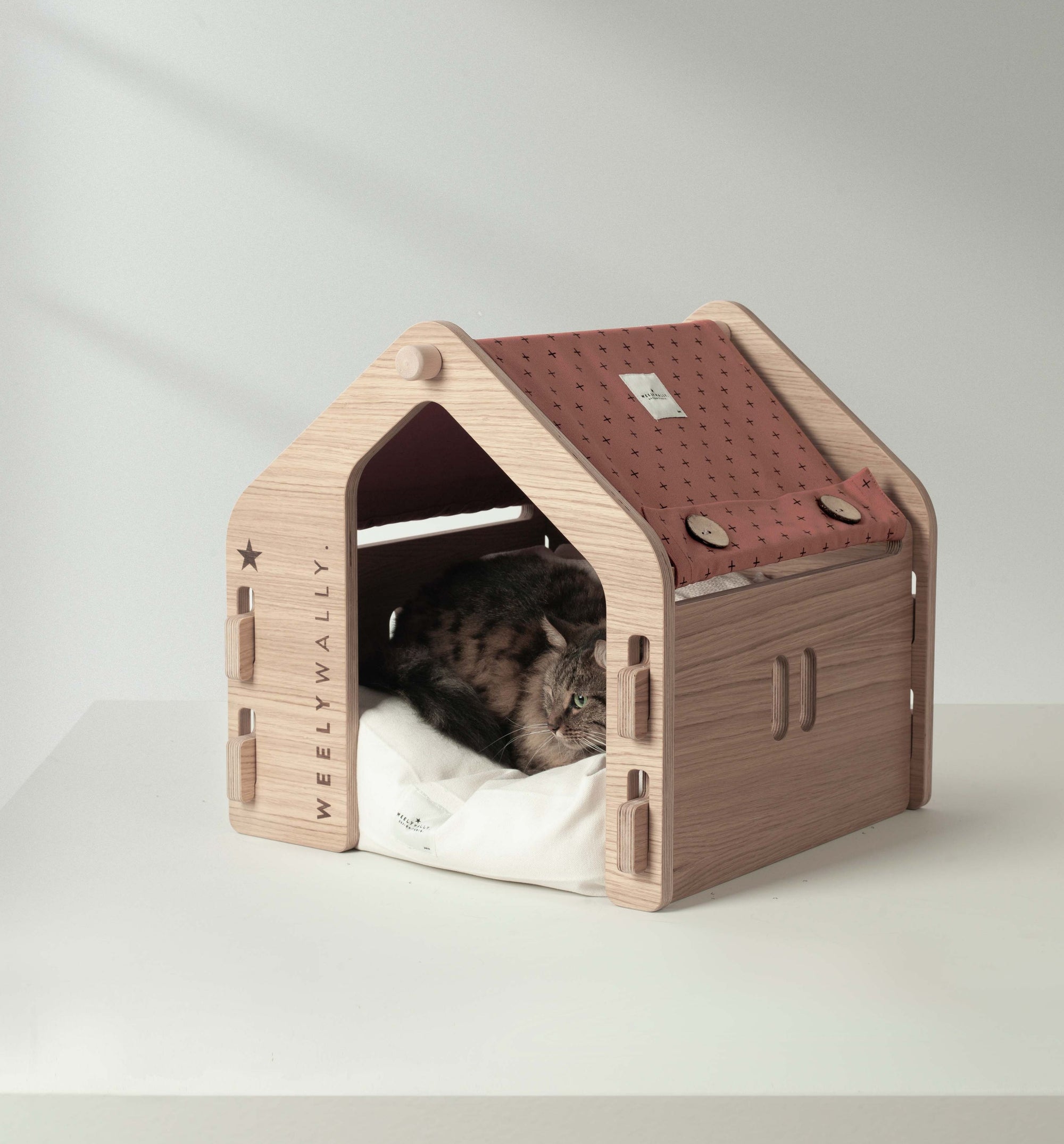 Wien, care your favorite furry friends with indoor dog & cat house bed!