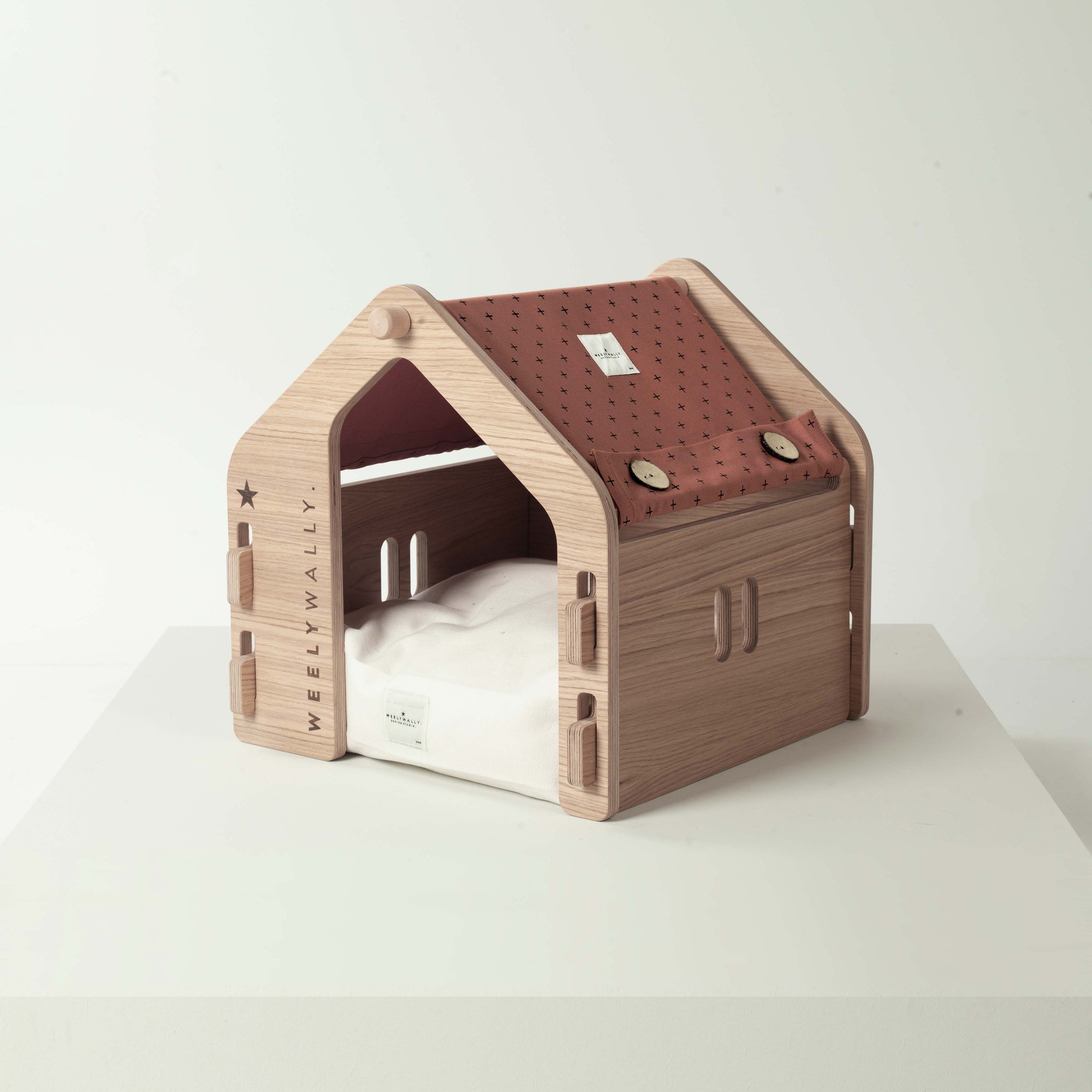 Wien, care your favorite furry friends with indoor dog & cat house bed!