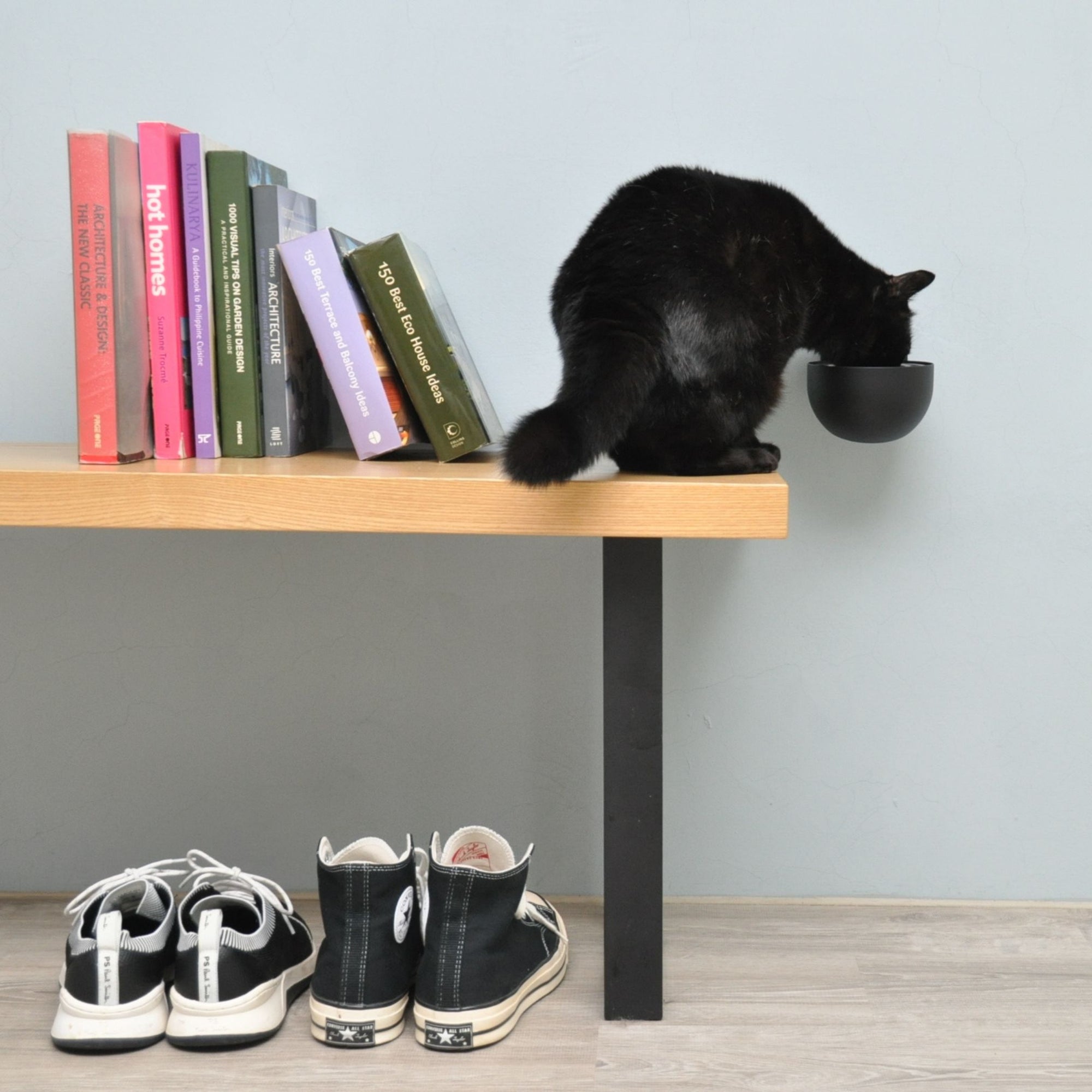 Your dog or cat will love the self-magnetic portable mobile pet bowl!