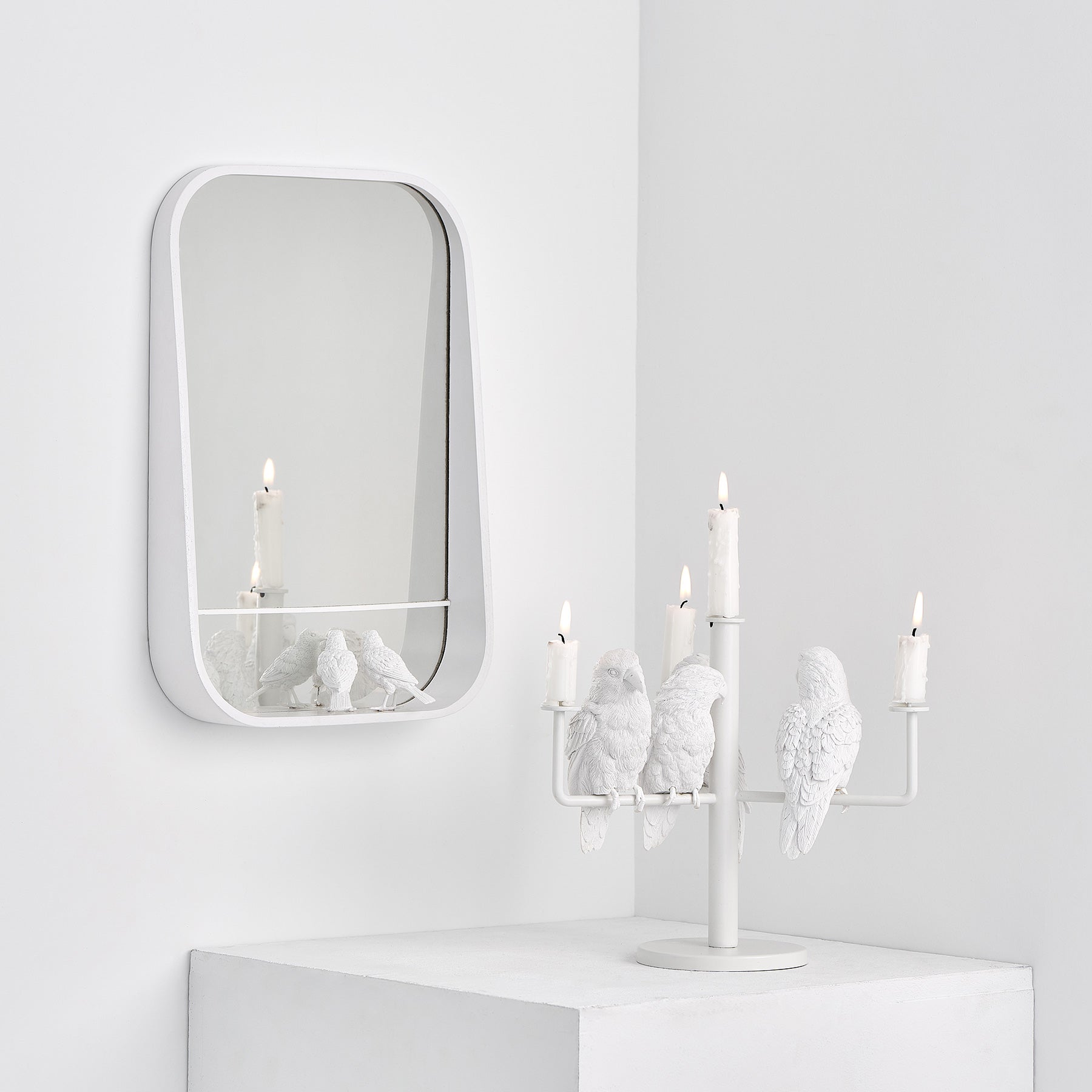 Four parrot candleholder is ready to fly for ambiance and mood