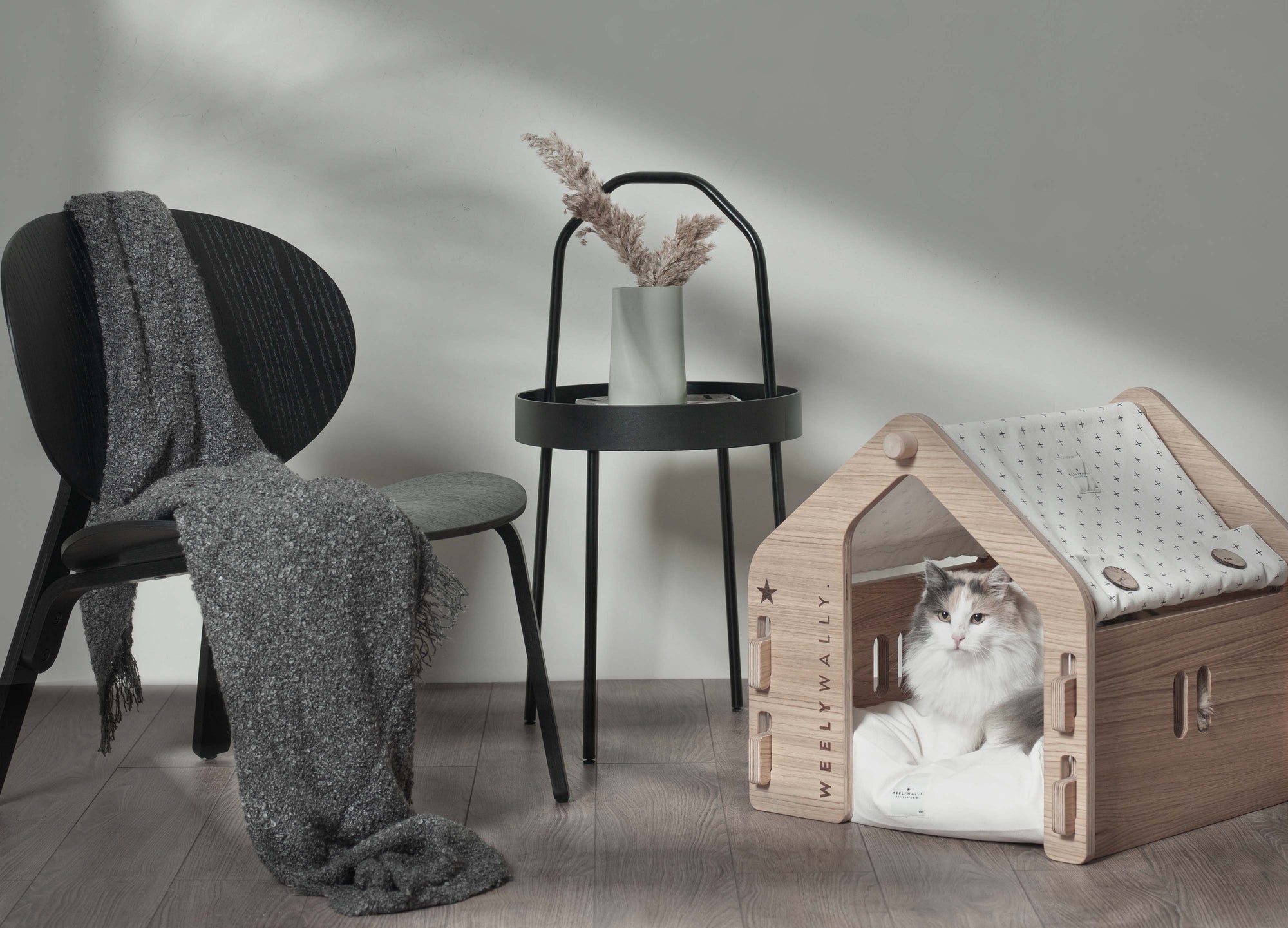 Wien, care your favorite furry friends with indoor dog & cat house bed!