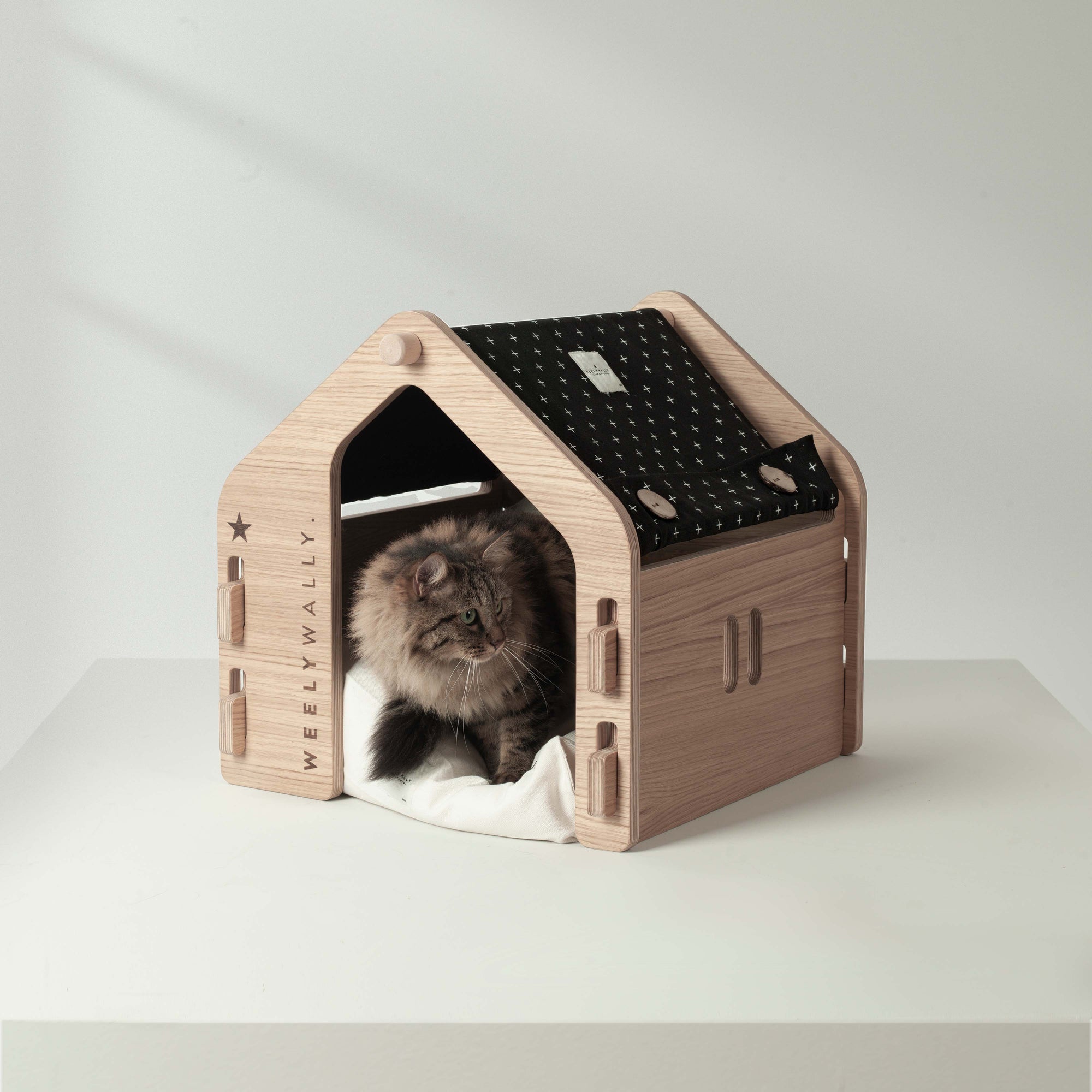 A cat house and a bed all in one, Wien is colorful and cozy!