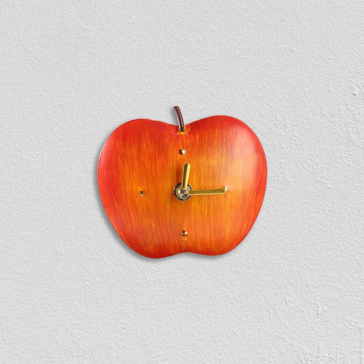Apple Kitchen Decor with Vintage and Retro Analog Apple Clock Ornaments and Figurines
