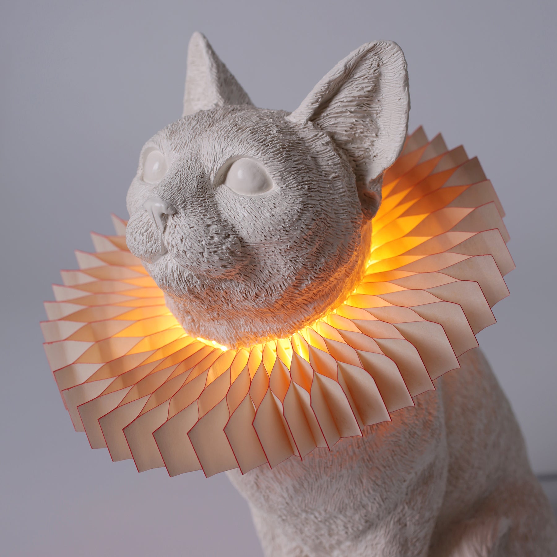 Cat Lamp echoes calmness with its decorative sculpture form!