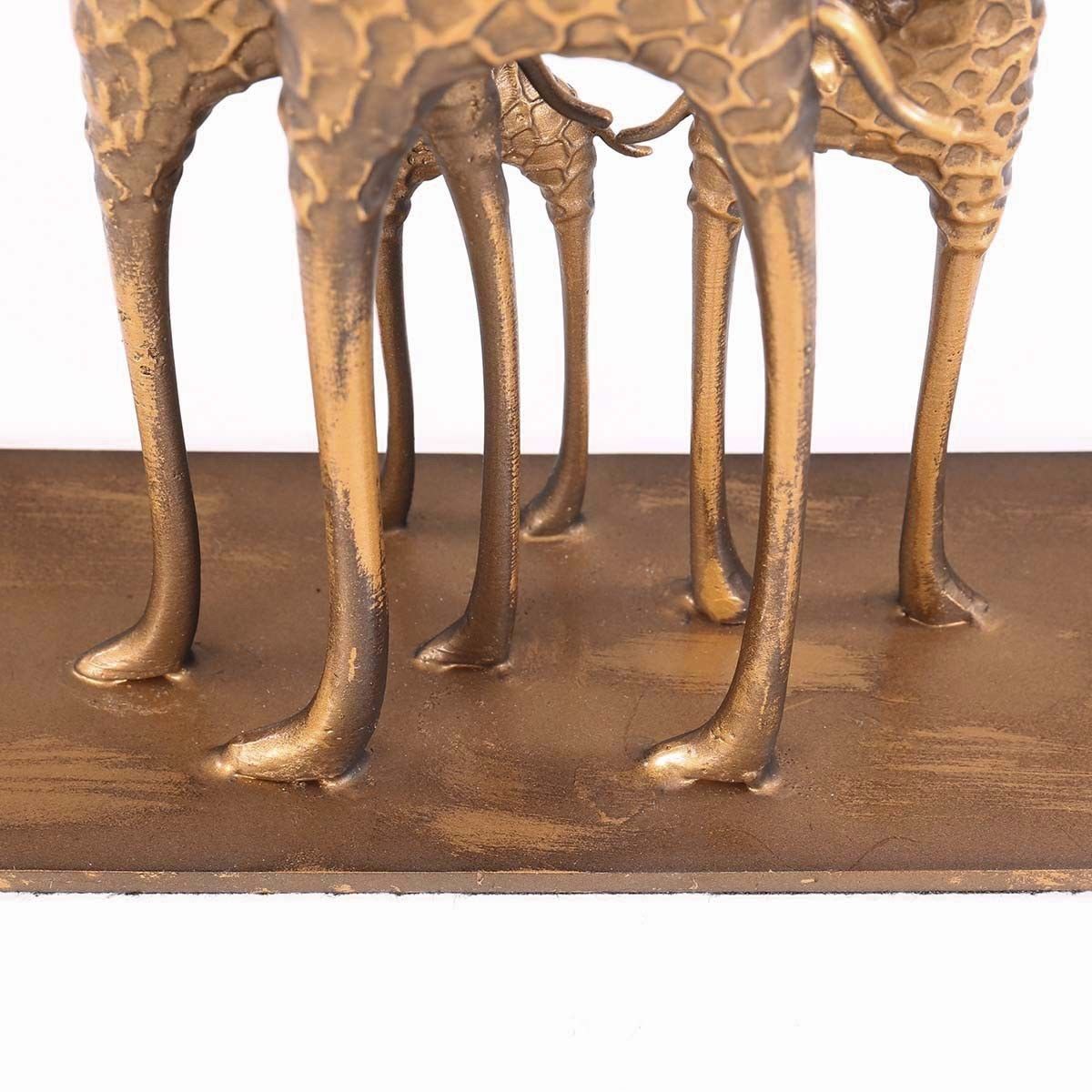 Giraffe Statue Decor: Form of Pure Happiness Created by the Family