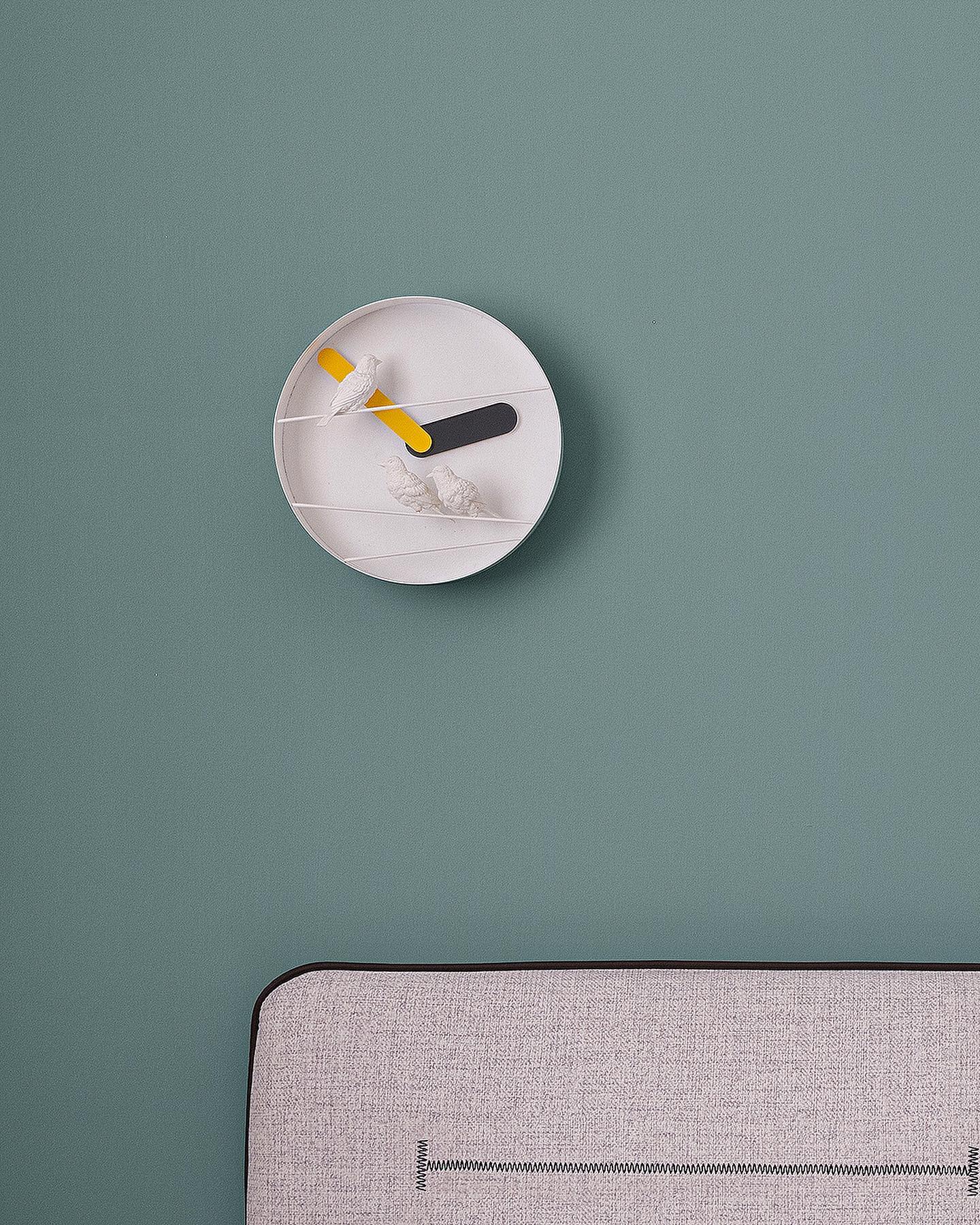 Sparrow round wall clock, feel immerse yourself in nature!