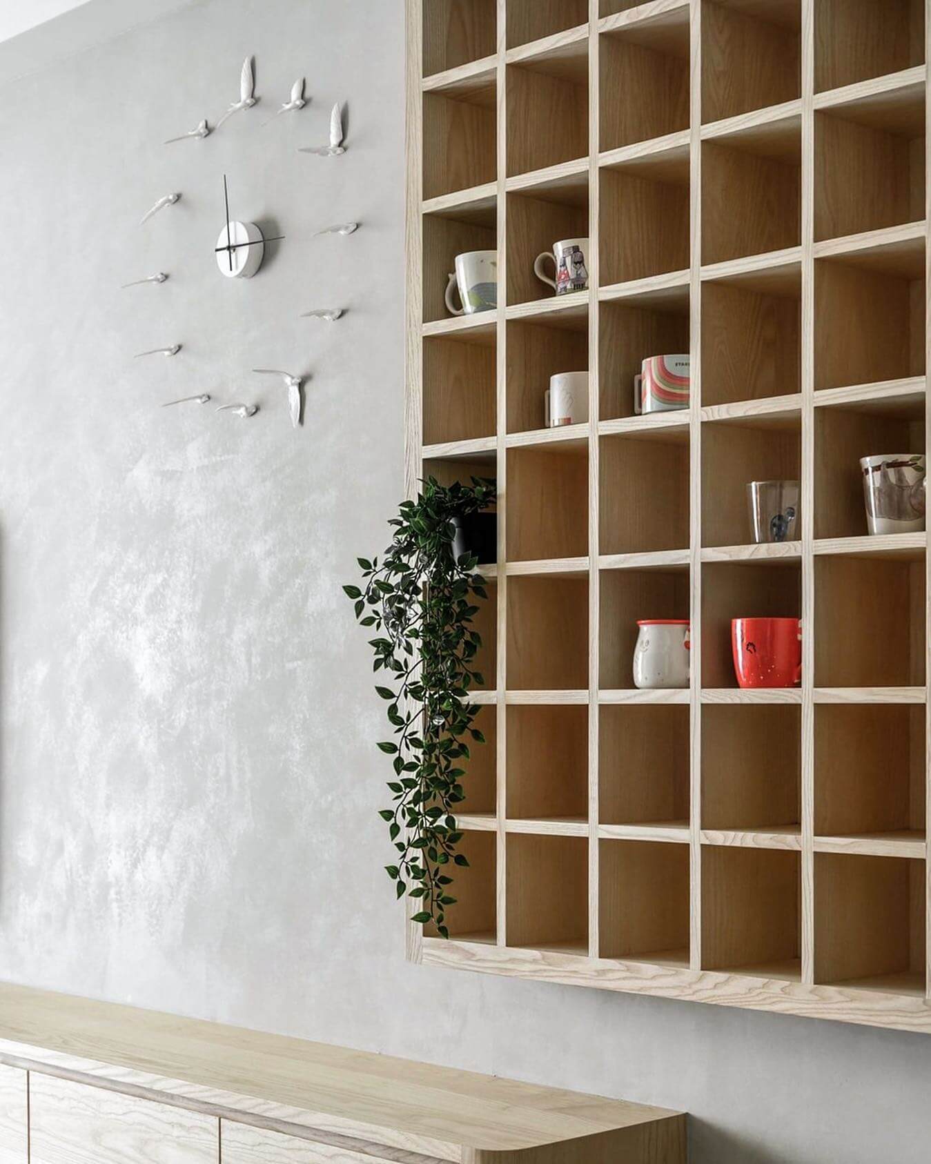 Swallow Clock: Time waits for no one, flying like a bird