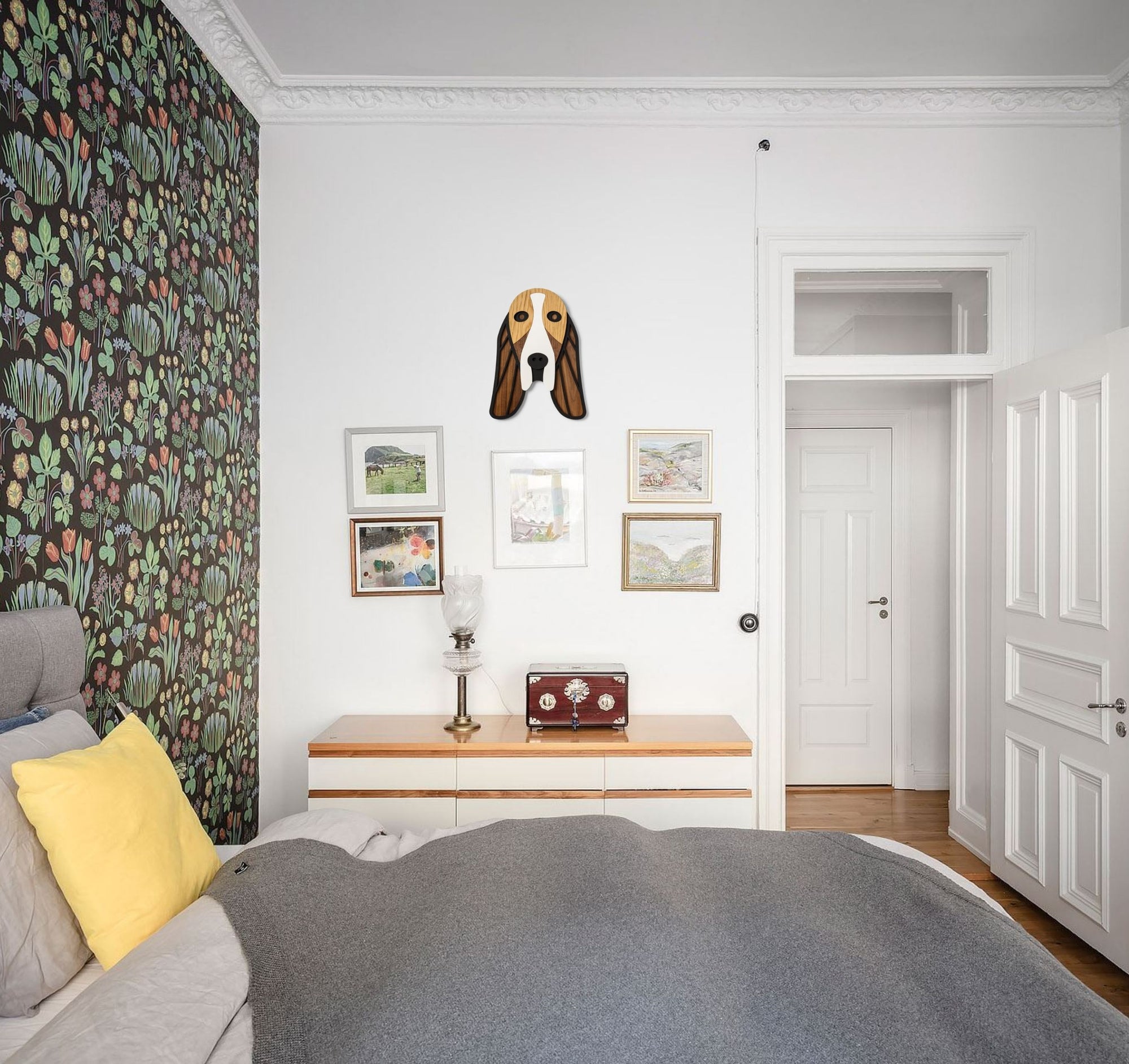The dachshund wall art is a new dog-themed gifts