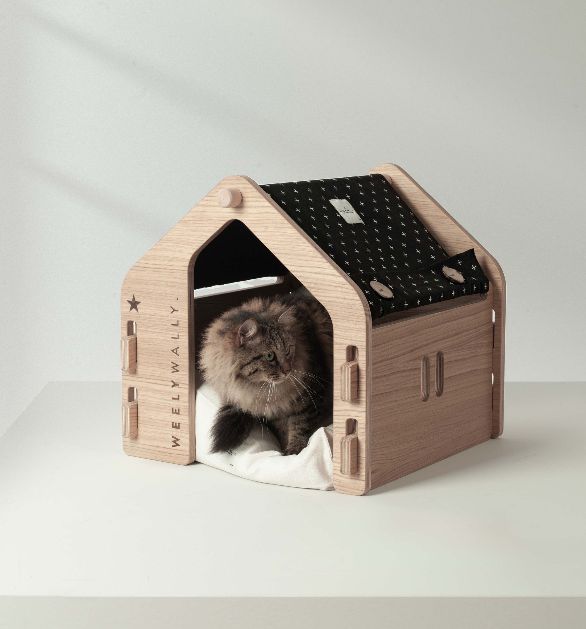 Wien, care your favorite furry friends with indoor dog & cat house bed!