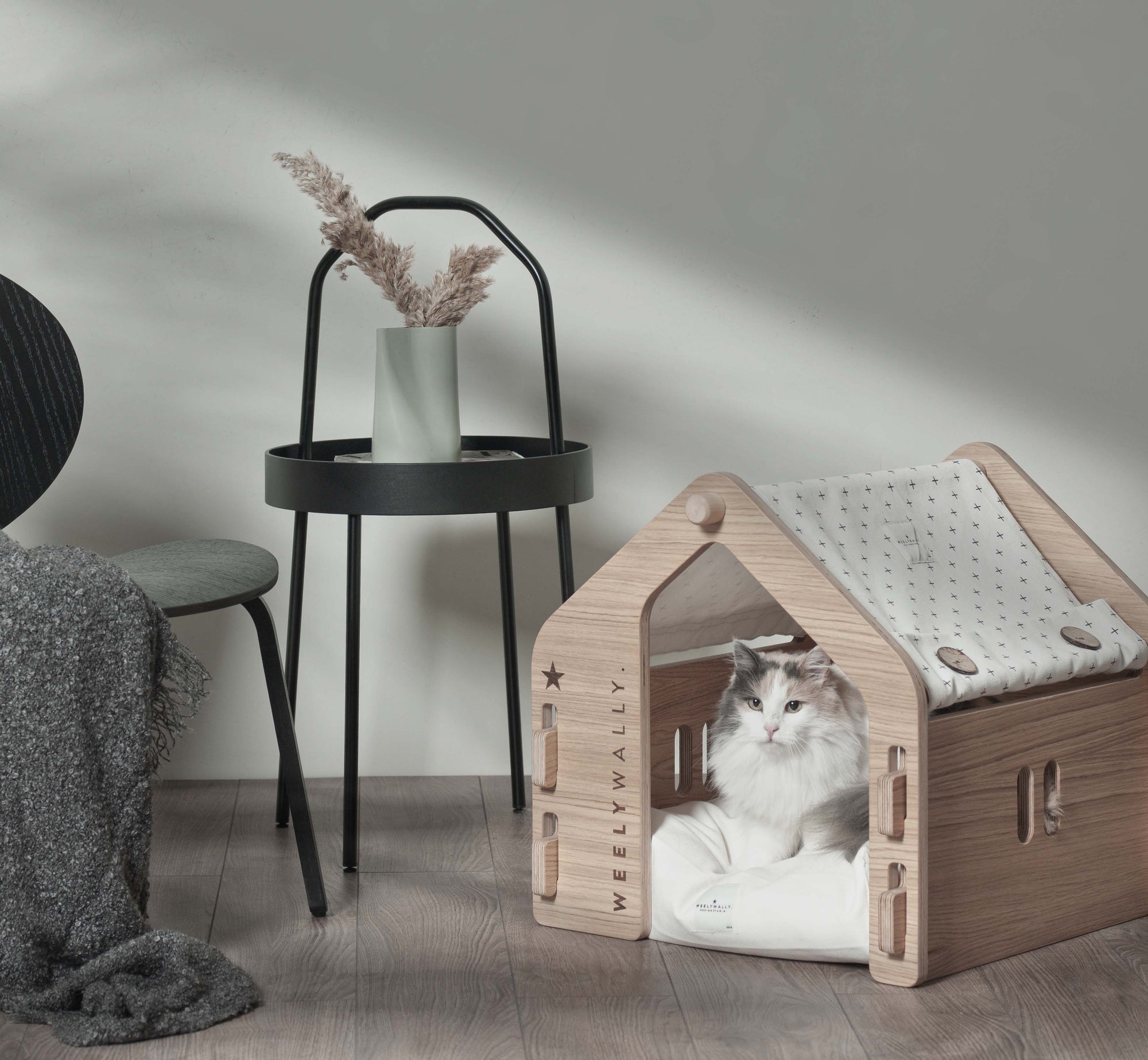Indoor Dog or Cat house bed - a little piece of paradise in your home!